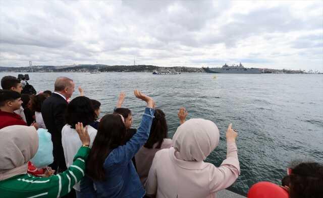 Cumhurbaşkanı Erdoğan: TCG Anadolu gemimizi İzmir'e uğurlayacağız, oradan gereken yerlere farklı mesajlar vereceğiz Cumhurbaşkanı Erdoğan: TCG Anadolu gemimizi İzmir'e uğurlayacağız, oradan gereken yerlere farklı mesajlar vereceğiz