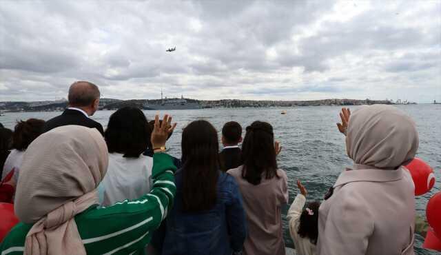 Cumhurbaşkanı Erdoğan: TCG Anadolu gemimizi İzmir'e uğurlayacağız, oradan gereken yerlere farklı mesajlar vereceğiz Cumhurbaşkanı Erdoğan: TCG Anadolu gemimizi İzmir'e uğurlayacağız, oradan gereken yerlere farklı mesajlar vereceğiz