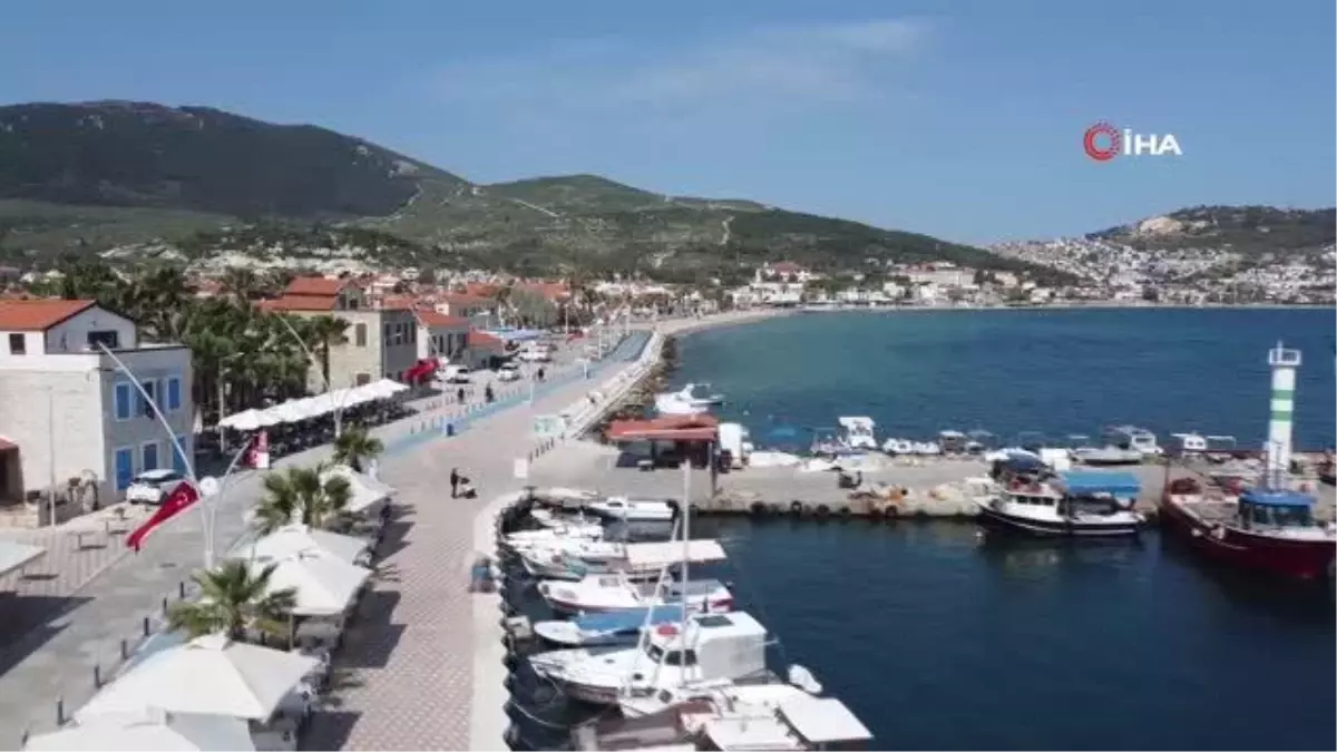 Foça'da bayram hareketliliği yaşanıyor