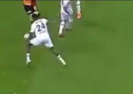 Galatasaray maçında çok tartışılan iki pozisyon! VAR kararları ezeli rakip taraftarlarını çıldırttı