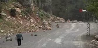 Hatay'da deprem tonlarca ağırlığındaki kayaları yerinden koparmış