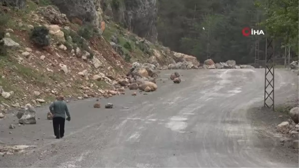Hatay'da deprem tonlarca ağırlığındaki kayaları yerinden koparmış