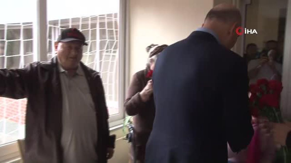 İçişleri Bakanı Soylu huzurevine ziyaret gerçekleştirdi