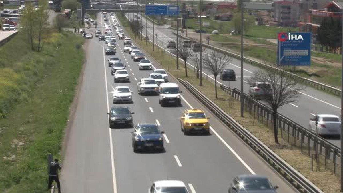 İstanbul yolunda trafik yoğunluğu