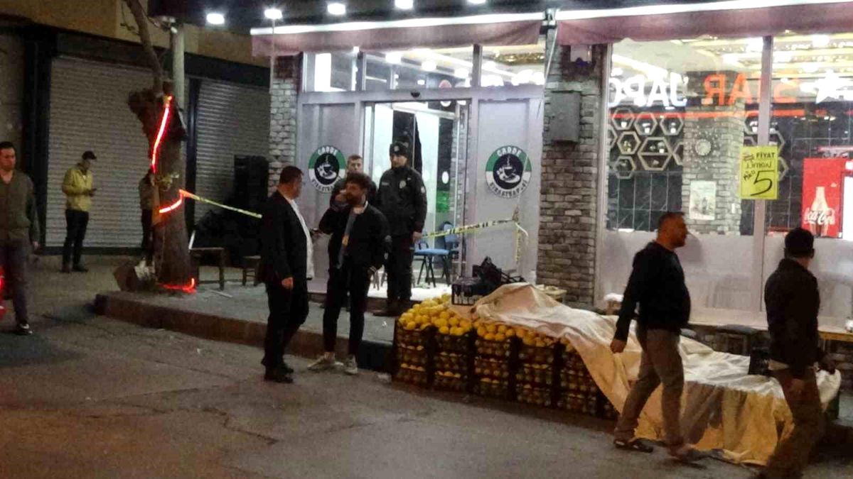 İzmir'de kahvehaneye silahlı saldırı: 1 ölü, 5 yaralı
