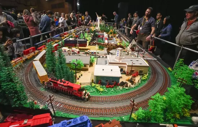 Kanada'daki Lego Sergisinden Renkli Görüntüler Kanada'daki Lego Sergisinden Renkli Görüntüler