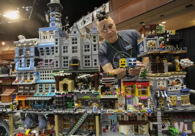 Kanada'daki Lego Sergisinden Renkli Görüntüler Kanada'daki Lego Sergisinden Renkli Görüntüler