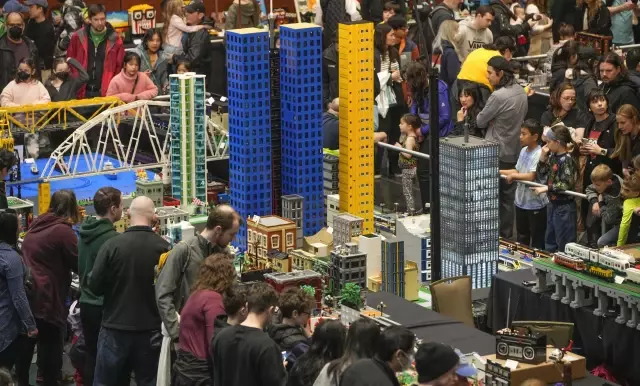 Kanada'daki Lego Sergisinden Renkli Görüntüler Kanada'daki Lego Sergisinden Renkli Görüntüler