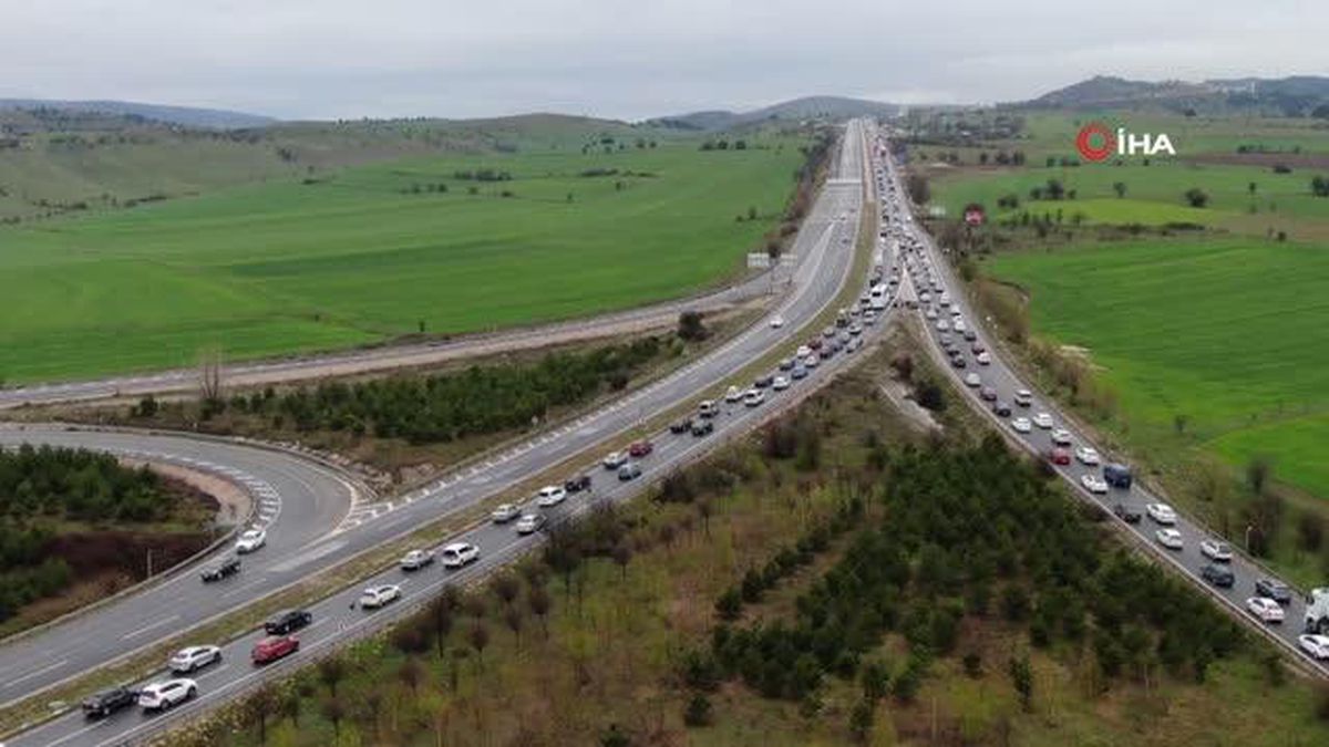 Karadeniz bağlantı yolundaki araç kuyruğu böyle görüntülendi
