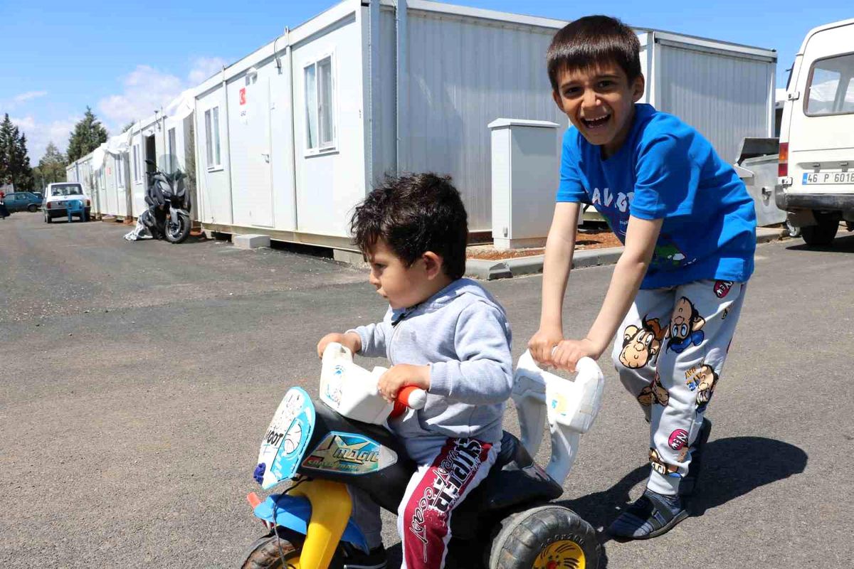 Konteynerde bayramlaşmalar devam ediyor