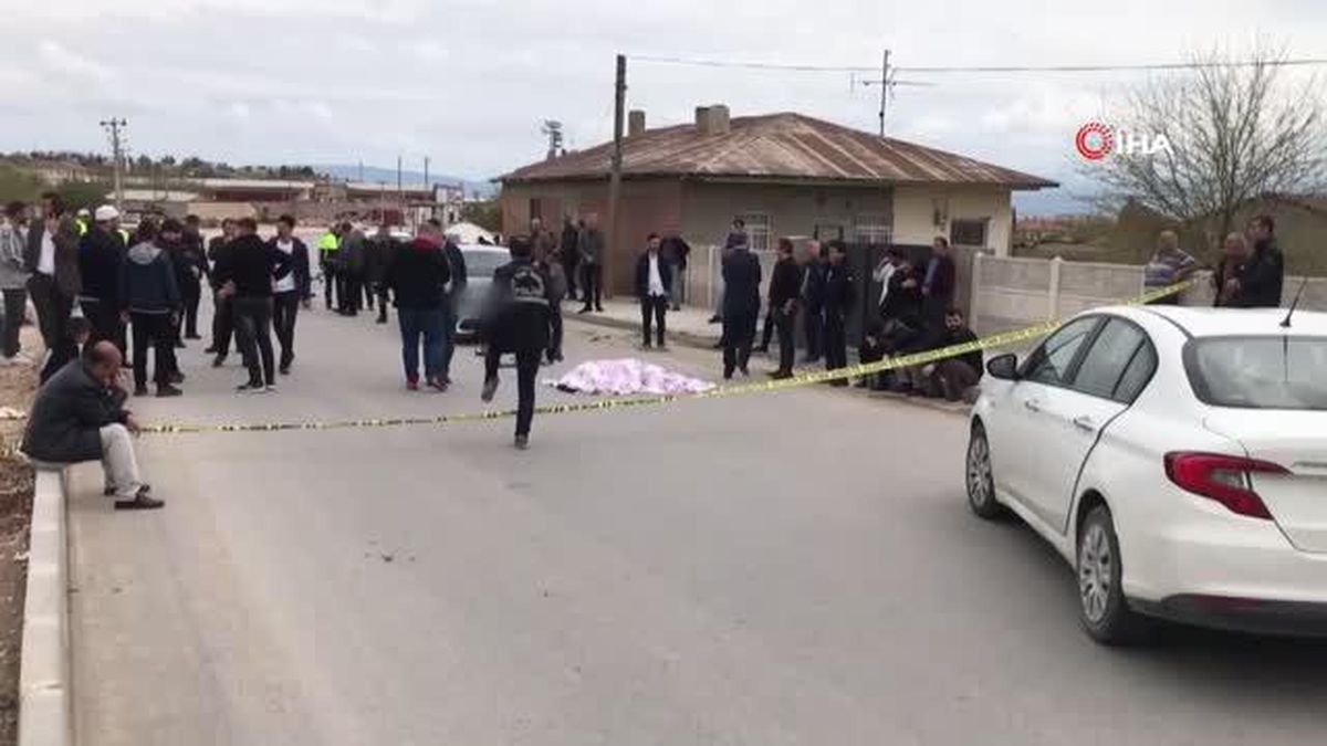 Otomobil, elektrikli bisiklete çarptı: 1 ölü