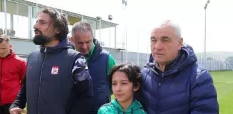 Rıza Çalımbay görevini depremzede Abdullah'a devretti