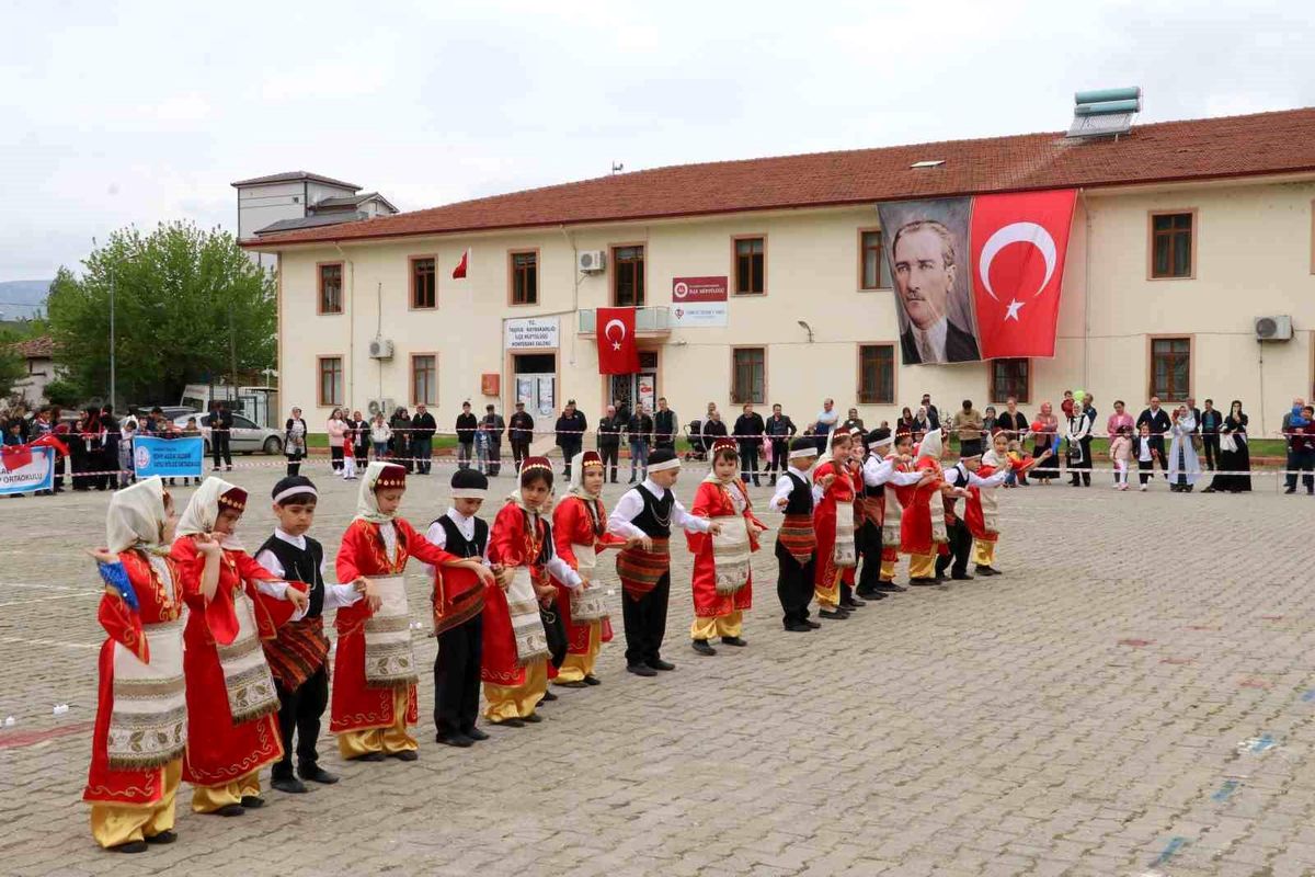 Taşova'da 23 Nisan coşkuyla kutlandı