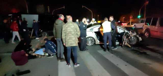 TEKİRDAĞ'DA TUR MİNİBÜSÜ İLE OTOMOBİL ÇARPIŞTI; 20 YARALI