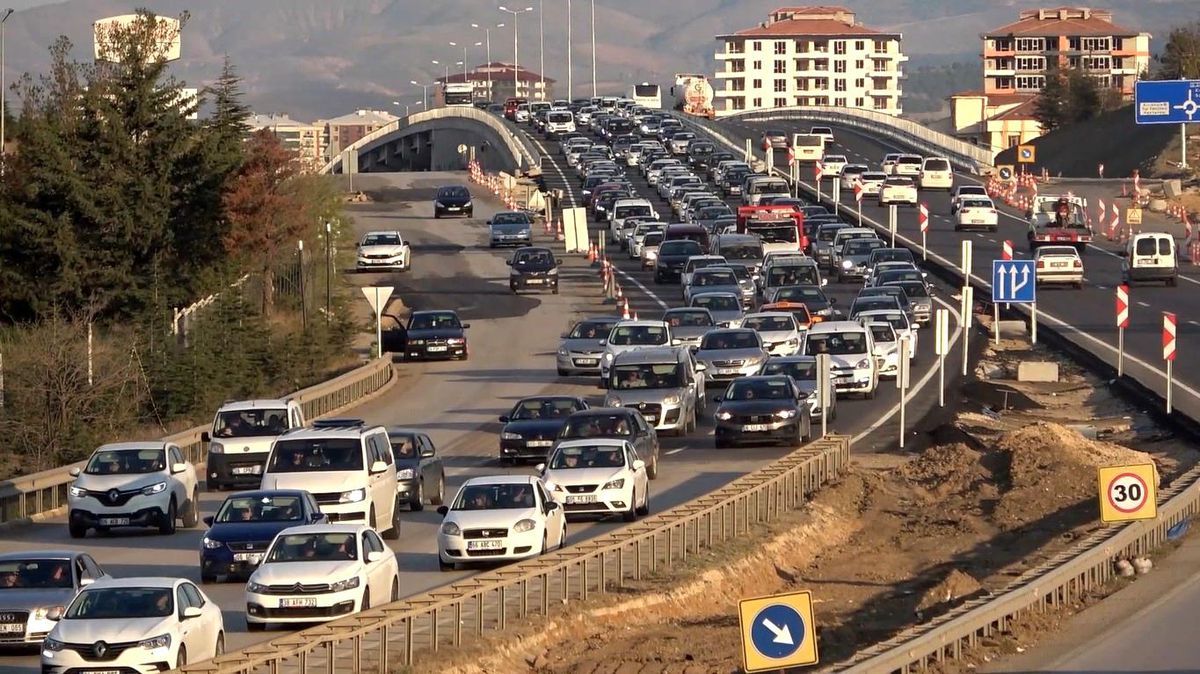 Kilit kavşakta bayram bilançosu belli oldu: 627 bin araç geçiş yaptı
