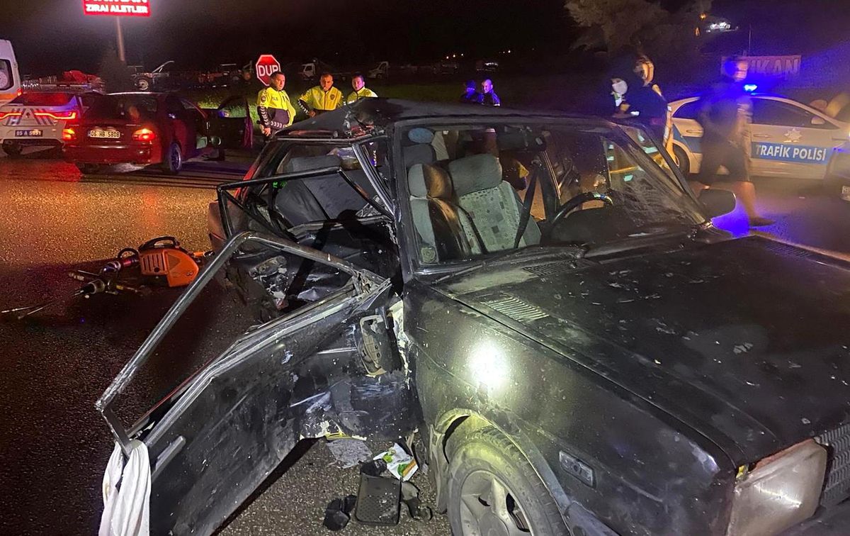 Amasya'da 3 otomobilin karıştığı zincirleme kaza: 2 ölü, 8 yaralı