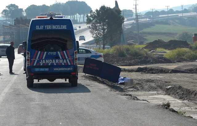 Aracın çarpıp kaçtığı yayanın cesedi saatler sonra bulundu Aracın çarpıp kaçtığı yayanın cesedi saatler sonra bulundu