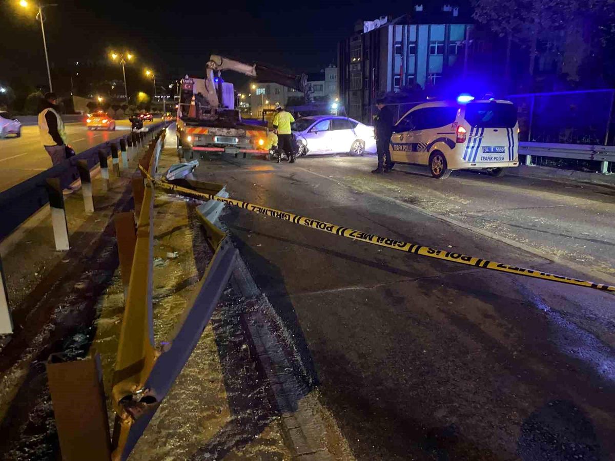 Bayrampaşa'da alkollü sürücü bariyere çarptı: 1 ağır yaralı