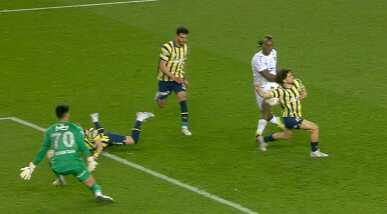 Fenerbahçeliler çılgına döndü! İstanbulspor'a verilen penaltı kıyameti kopardı