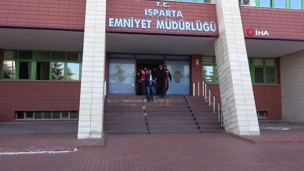 Isparta'da cinayet şüphelileri adliyeye sevk edildi