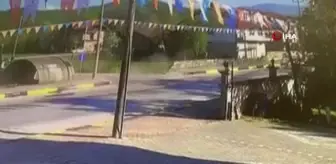 Kamyonete çarpmamak için manevra yaptı, duvara çarptı...Kaza anı kamerada