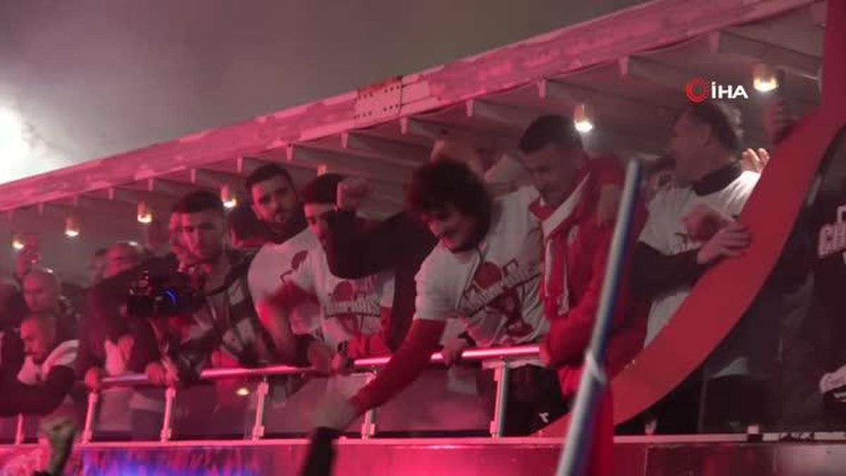 Şampiyon Samsunspor'dan otobüsle şehir turu