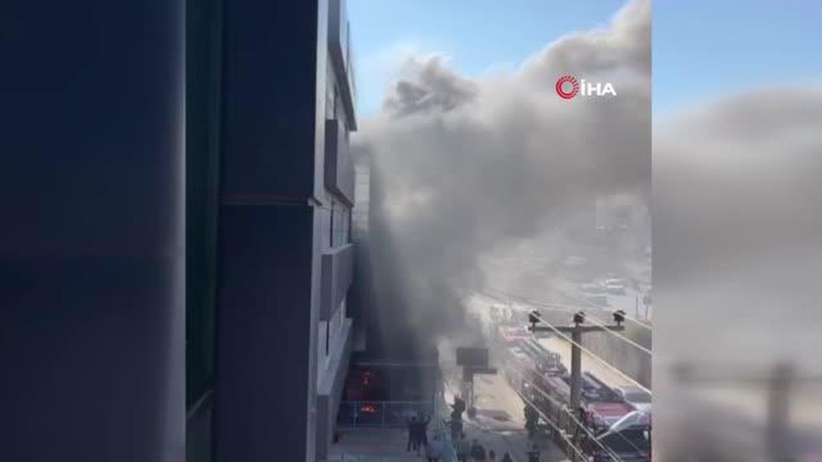 Şırdan dükkanı yangında küle döndü, genç kız gözyaşlarını tutamadı