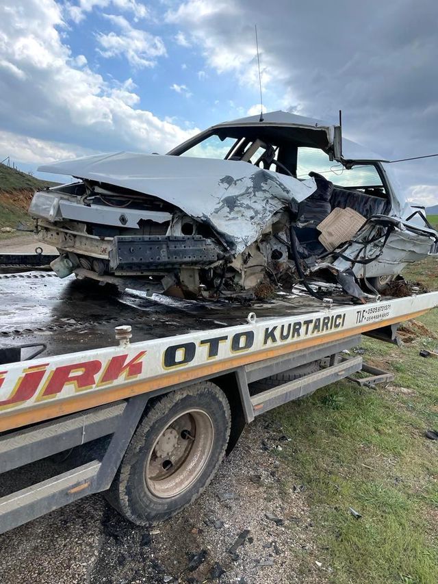Tufanbeyli'de gerçekleşen trafik kazası sonucu 1 ölü, 4 yaralı