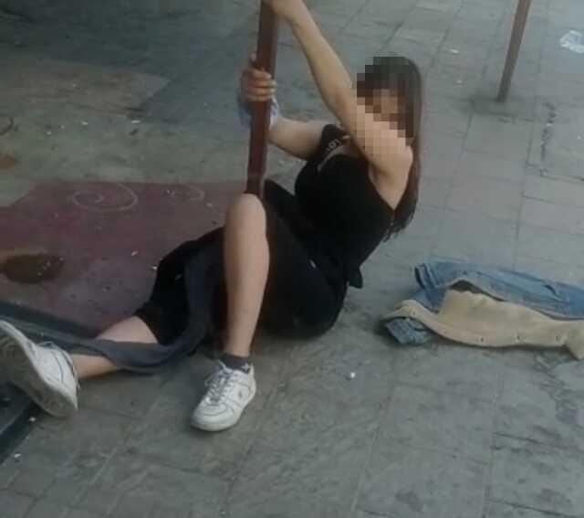 Uyuşturucu bağımlısı kızın içler acısı hali böyle görüntülendi Uyuşturucu bağımlısı kızın içler acısı hali böyle görüntülendi