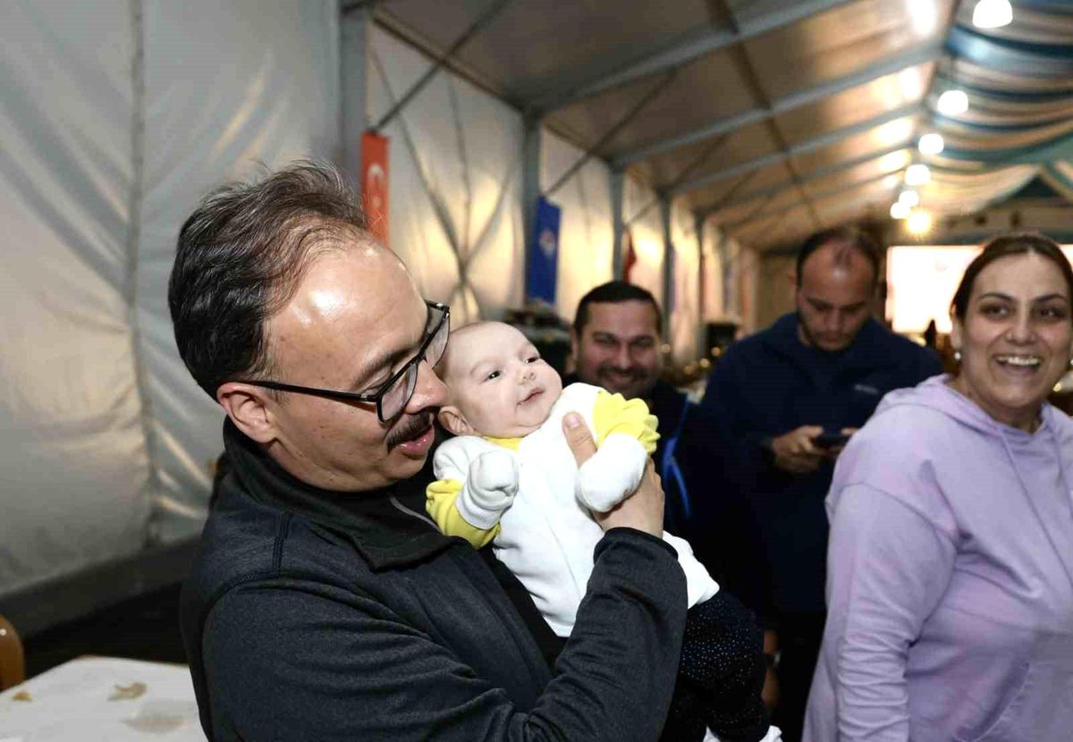 Vali Kızılkaya, İkra bebeği Elbistan'da bir kez daha ziyaret etti