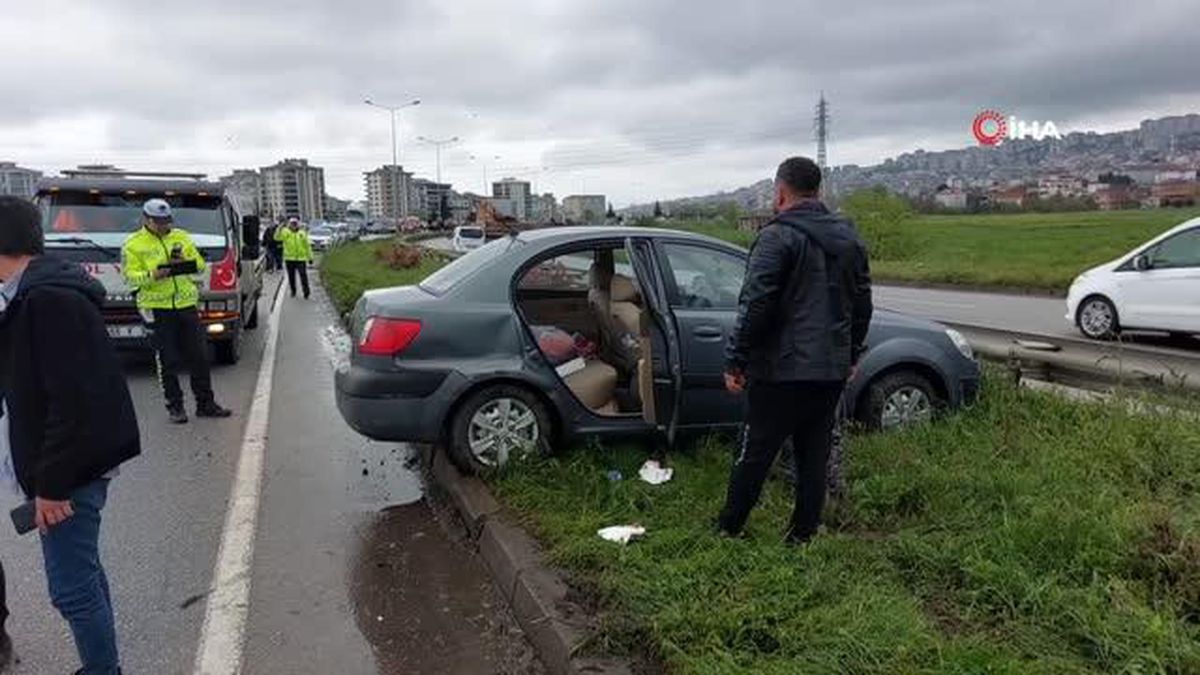 Yağıştan kayganlaşan yolda 3 araçlı kaza: 1 yaralı