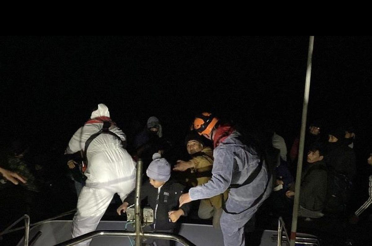 Yunan unsurlarınca ölüme terk edilen 39 kaçak göçmen kurtarıldı