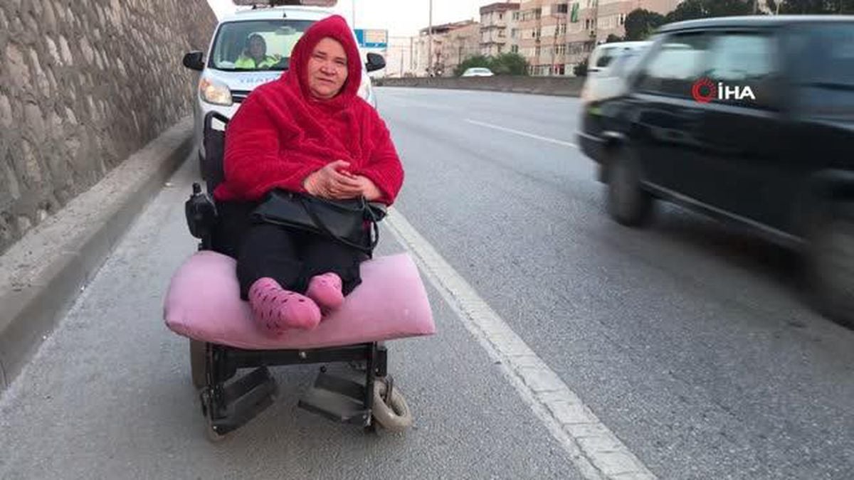 Akülü tekerlekli sandalyesiyle yolda kalan kadının sözleri yürek dağladı: 'Engelliyim diye kimse istemiyor beni'