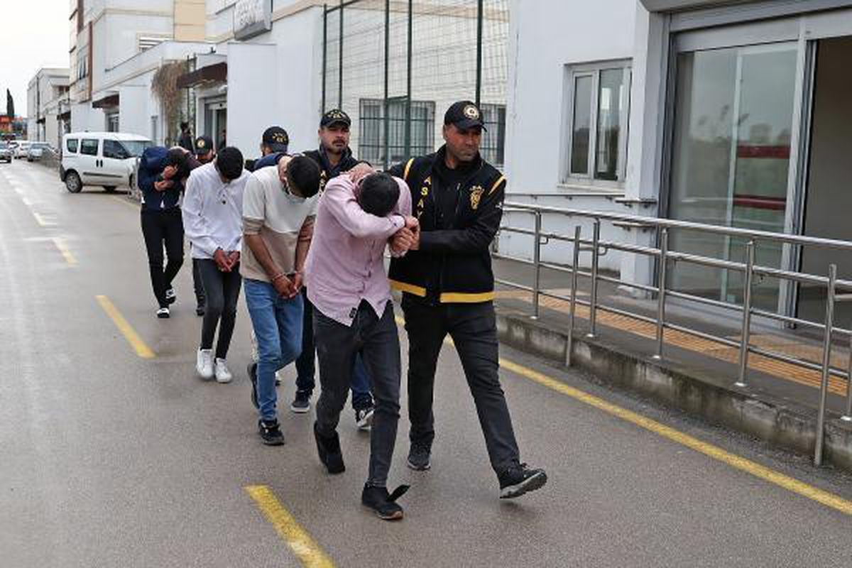 Bekçileri dövüp, çiftlikteki 500 bin liralık zirai ilacı gasbettiler