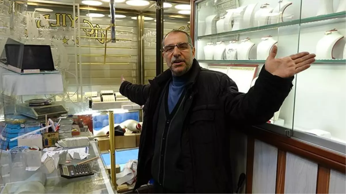 Matkapla duvarı delen hırsızlar, kuyumcudan 23 kilo altın çaldı