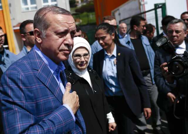Erdoğan, okuduğu pankarttaki detaya takıldı: Benim için söylemiyorsun değil mi