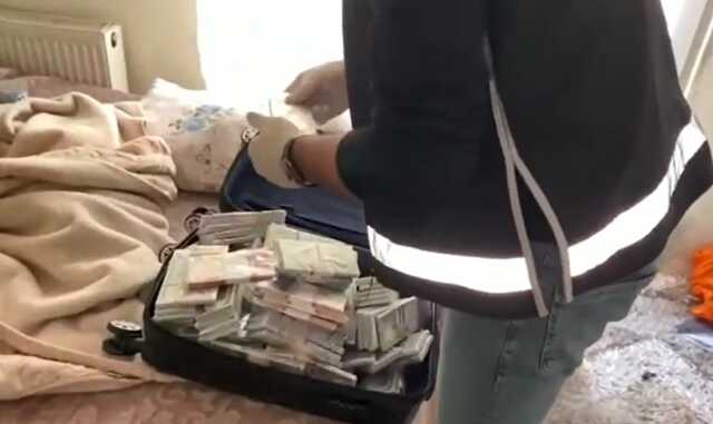 Esenyurt'ta 25 milyon değerinde sahte döviz ele geçirildi Esenyurt'ta 25 milyon değerinde sahte döviz ele geçirildi