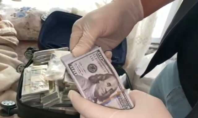 Esenyurt'ta 25 milyon değerinde sahte döviz ele geçirildi Esenyurt'ta 25 milyon değerinde sahte döviz ele geçirildi