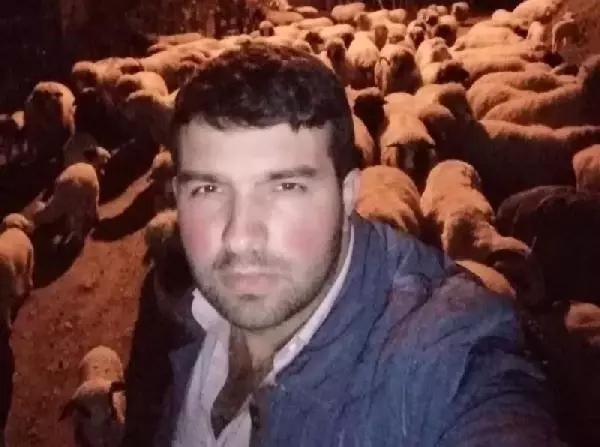 Eşiyle mesajlaştığı iddia edilen akrabasını öldürmüştü; güvenlik kamerası görüntüleri ortaya çıktı Eşiyle mesajlaştığı iddia edilen akrabasını öldürmüştü; güvenlik kamerası görüntüleri ortaya çıktı