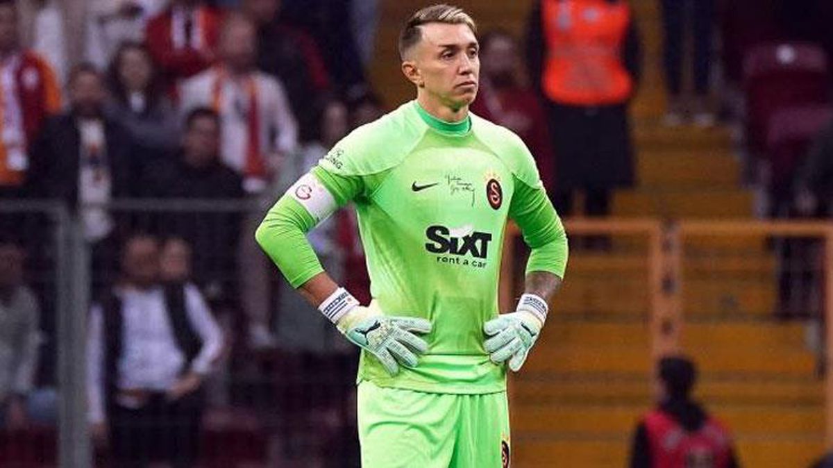 Fernando Muslera, Karagümrük maçı sonrası soyunma odasında tüm takımdan özür diledi