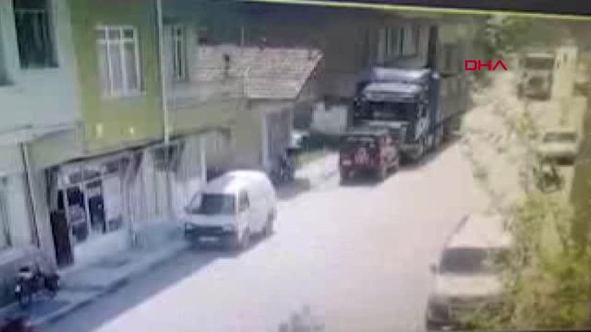 HAFRİYAT KAMYONUYLA ÇARPIŞAN MOTOSİKLETİN SÜRÜCÜSÜ ÖLDÜ
