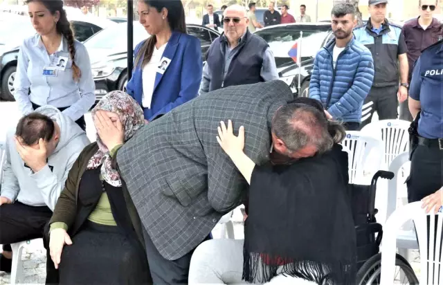 Genç polis memuruna en acı veda! Hamile eşi ayakta duramadı, babasının sözleri yürek yaktı