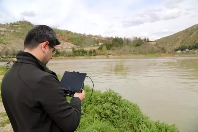 Munzur Çayı'na düşen 3 genç, bin personelle aranıyor