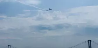 Türk Hava Kuvvetleri uçaklarından İstanbul Boğazı'nda selamlama uçuşu