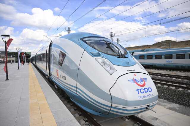 Ankara-Sivas Hızlı Tren Hattı'nın açılışına katılmayan Cumhurbaşkanı Erdoğan müjdeyi sosyal medyadan verdi: Mayıs sonuna kadar ücretsiz