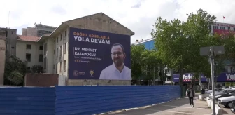 Bakan Kasapoğlu'nun İzmir'deki Bir Kamu Binasına Asılan Pankartı Tepki Çekti… Tacettin Bayır, 'Siz, Bu Binayı Babanızın Malı Gibi Kullanamazsınız'