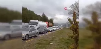 Burdur-Antalya karayolunda makaslayan tır yolu kapattı, yolda uzun araç kuyruğu oluştu