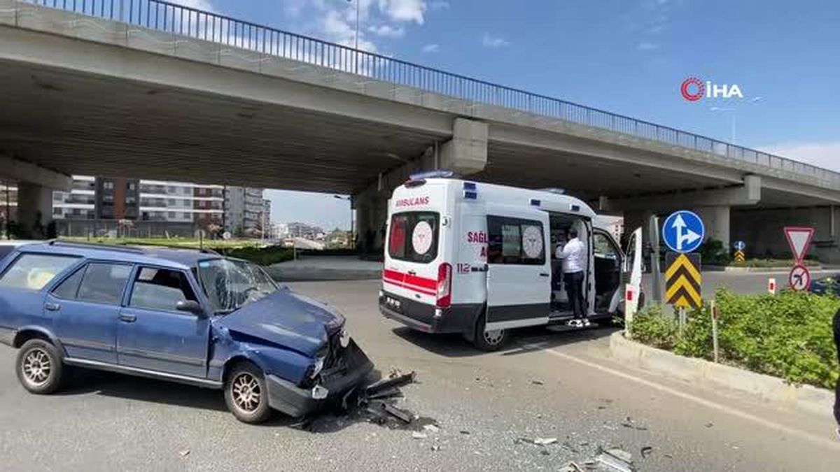 Çorlu'da iki otomobil çarpıştı: 3 yaralı