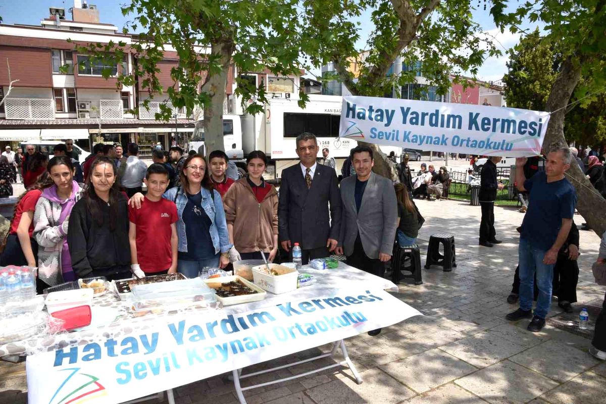 Denizlili öğrencilerden Hatay'a destek kampanyası