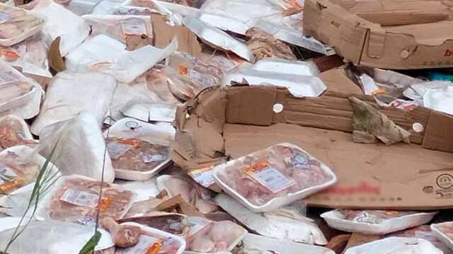 Hayvanseverleri ayağa kaldıran görüntüler! Kilolarca tavuğu ormana attılar Hayvanseverleri ayağa kaldıran görüntüler! Kilolarca tavuğu ormana attılar